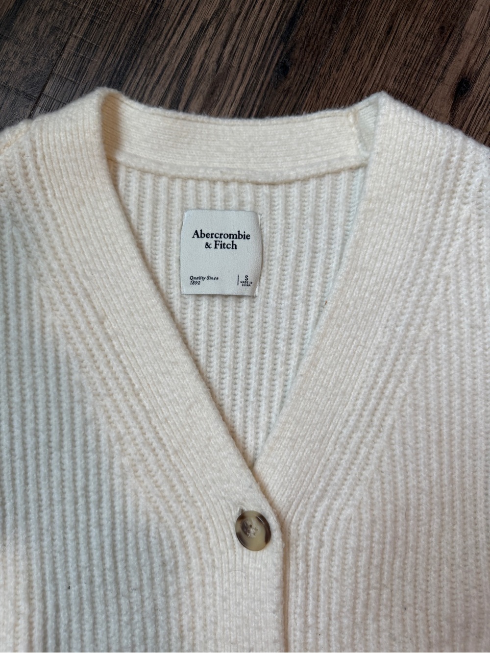 Abercrombie & Fitch Cream Ribbed V-Neck Button Cardigan - Picture 3 of 4